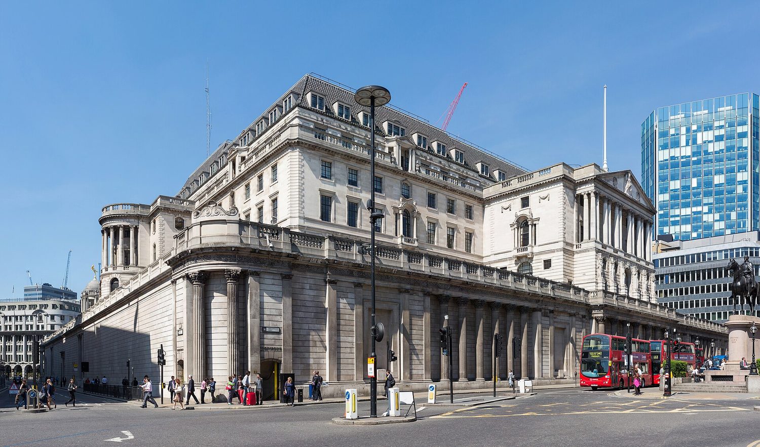 The Bank of England building: a central bank sets the interest rate, the main tool of monetary policy