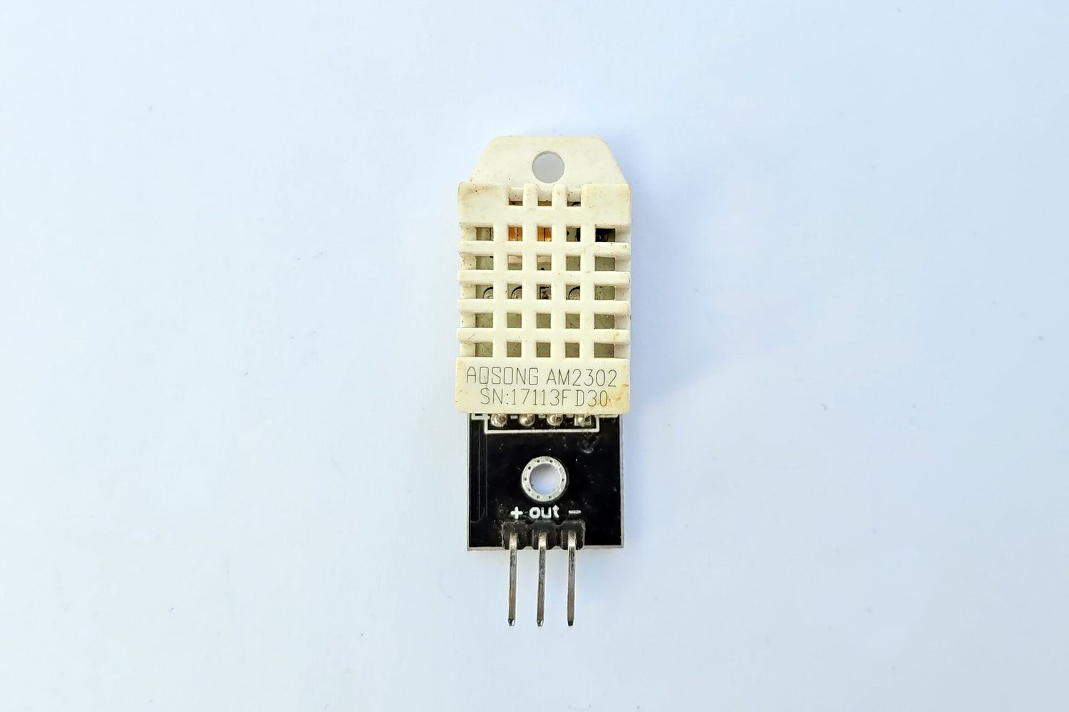 A small sensor module that measures a physical quantity such as temperature, light or movement